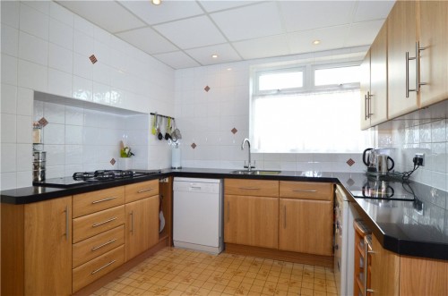 Burwood Avenue, Pinner, Middlesex, HA5 - Photo 3