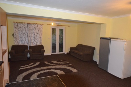Village Way, Pinner, HA5 - Photo 2
