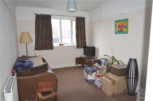 Victoria Road, Ruislip, Middlesex, HA4 - Photo 2